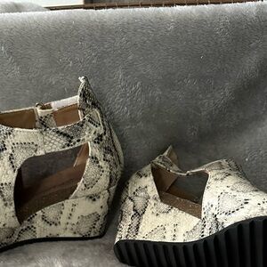 Snakeskin wedges